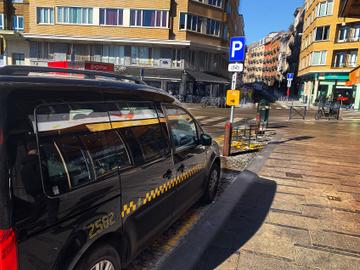 Parkeerplaats taxi's verdwijnt door fietsenstalling aan het Flageyplein 2_(c)_BRUZZ