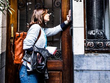 Sieglinde Ruelens, inspecteur stedenbouw, op Airbnb inspectieronde