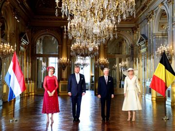 20 juni 2023: de Belgische koningin Mathilde en koning Filip verwelkomen de Nederlandse vorsten Willem-Alexander en Maximain het koninklijk paleis in Brussel