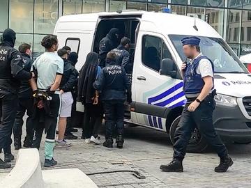 Vrijdagavond 30 juni 2023 werden verschillende jongeren aangehouden op het Muntplein