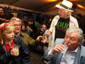 Lou Deprijck met prins Laurent en toenmalig Brussels burgemeester Freddy Thielemans, backstage op het Bal National van 2011