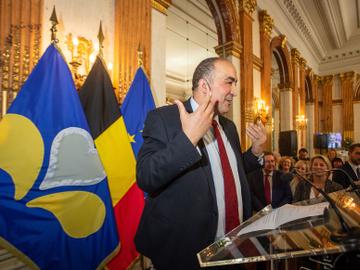 Fouad Ahidar (Vooruit.brussels) in het stadhuis van Brussel tijdens de viering van het Irisfeest van 2018