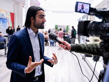 Hassan Al Hilou, stichter van Capital, bij de start van JOBX, de eerste high-tech job hub voor jongeren, begin mei 2022.