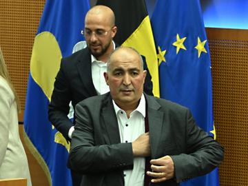 Fouad Ahidar en achteraan Ilyas El Omari (Team Fouad Ahidar) tijdens de eedaflegging in het Brussels parlement op 25 juni 2024