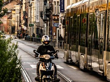 DE Léon Theodorlaan met de nieuwe tram 10 in Jette