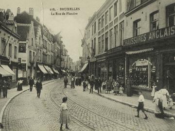 Een postkaart van de Vlaamsesteenweg rond de eeuwwisseling (Collectie Belfius Bank-Académie Royale de Belgique.)