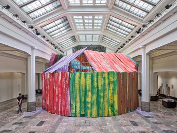 Roterende installatie van Michael Beutler is tot 31 augustus te zien in de Hortahal in Bozar. 