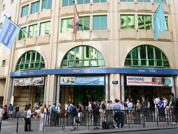 De Odisee Hogeschool ligt aan de Warmoesberg in Brussel.