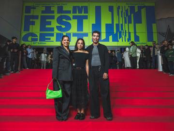 Regisseur Maja-Ajmia Yde Zellama naast hoofdrolspelers Safa Gharbaoui en Mehdi Bouziane op de Belgische première van 'Têtes brûlées' op Film Fest Gent. 
