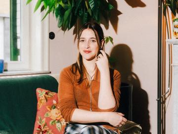 Schrijver Uschi Cop woont in Anderlecht en debuteert met de roman Dodeman