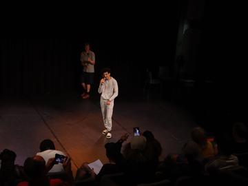 AJay uit Woluwe won de finale van de eerste editie van BXL Open Mic in GC De Kroon.