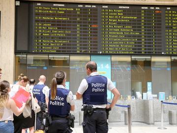 politie politieagent Noordstation NMBS trein terreurdreiging