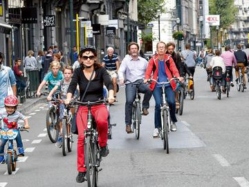 FLITS autoloze zondag BRUZZ ACTUA 1599