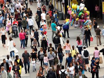 Nieuwstraat winkelstraat winkelwandelstraat shopping voetgangerszone diversiteit samenleving