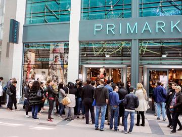 Nieuwstraat winkelstraat winkelwandelstraat shopping voetgangerszone diversiteit samenleving hoofddoek Primark jongeren consumptie