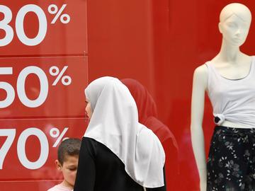 Nieuwstraat winkelstraat winkelwandelstraat shopping voetgangerszone diversiteit samenleving hoofddoek solden islam