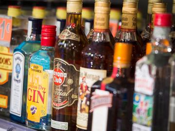 Carrefour alcohol sterke drank supermarkt alcoholisme