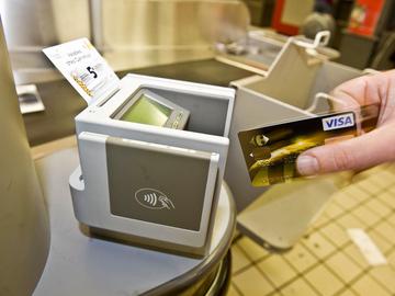 Carrefour winkel supermarkt Visa bancontact betaalkaart elektronische betaling kredietkaart magnetische betaling 2