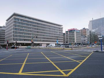 Gele markeringen niet stilstaan op kruispunten dambord Marnixlaan Gulden Vlies Kleine Ring mobiliteit verkeerssituatie