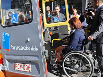 MIVB Taxibus rolstoelgebruikers andersvaliden mensen met fysieke beperking 3