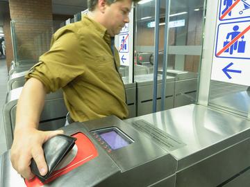 check-out metro elektronische validatie MIVB metropoortjes MOBIB