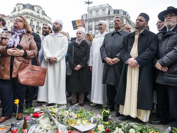 Herdenking aanslagen 22 maart 2016 aan Beursgebouw religies islam joden