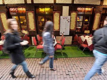 Beenhouwersstraat Rue des bouchers restaurants horeca toeristen
