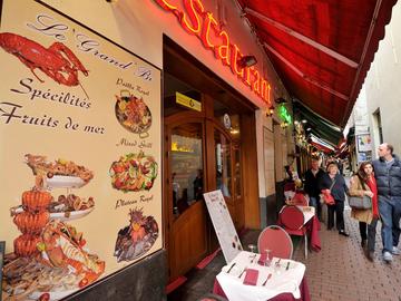 Beenhouwersstraat Rue des bouchers restaurants horeca toeristen kreeft zeevruchten visrestaurant