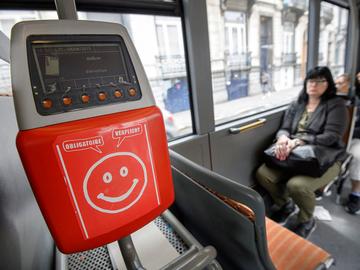 MIVB bus openbaar vervoer passagiers reizigers zwartrijden valideren zwartrijders