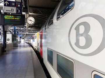 NMBS trein Brussel-Zuid Bruxelles-Midi station openbaar vervoer