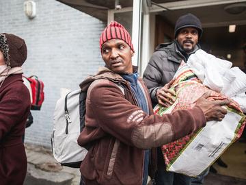 BEELD Sans-Papiers 2 BRUZZ ACTUA 1606