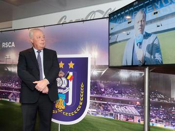 Roger Vanden Stock afscheid als voorzitter RSC Anderlecht met werknemers van de club