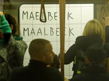 metrostation Maalbeek MIVB metrohalte openbaar vervoer pendelaars reizigers