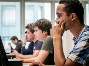 Studenten HUB studeren examens herexamens 2