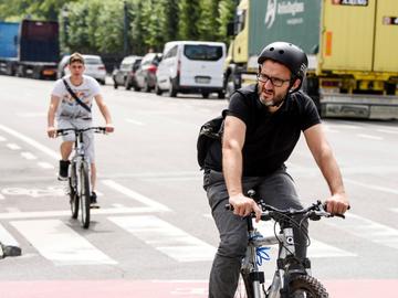 fietser in het Brussels verkeer