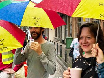 Burgerbeweging Filter café filtré protesteert tegen slechte luchtkwaliteit op Brusselse scholen aan MABO/Vlaamsepoort