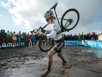 Wout Van Aert tijdens de Telenet Superprestige Cyclo cross in Hoogstraten in 2018.