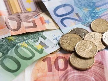Geld spaargeld euro bankbiljet portefeuille economie
