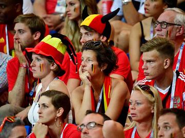 Supporters van de Rode Duivels tijdens de wedstrijd tegen Japan in de achtste finales op het WK2018
