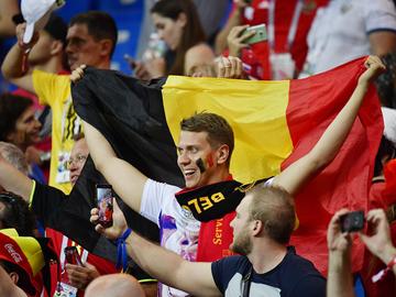 Tricolore supporters van de Rode Duivels tijdens de wedstrijd tegen Japan in de achtste finales op het WK2018