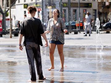 hitte hete zomer fonteinen Flageyplein zonnekloppers afkoelen water warmte tropische temperaturen