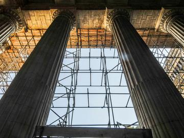 Het justitiepaleis in de stellingen