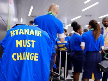 Staking van het boordpersoneel van vliegtuigmaatschappij Ryanair in Brussels Aiport: Ryanair must change