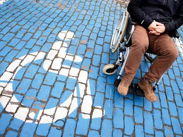rolstoelgebruiker mindervalide parking parkeerplaats rolstoel andersvalide handicap