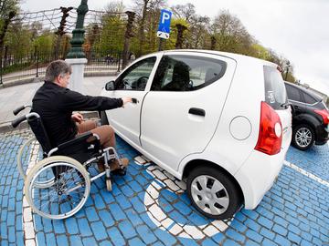 rolstoelgebruiker mindervalide parking parkeerplaats rolstoel andersvalide handicap Warandepark