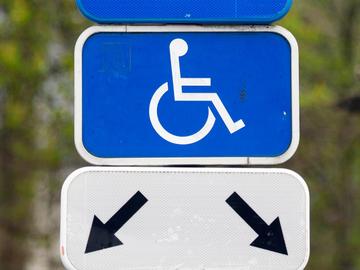 rolstoelgebruiker mindervalide parking parkeerplaats rolstoel andersvalide handicap verkeersbord