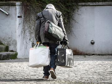 Dakloos in Brussel daklozen straatbewoners arm armoede bedelaar thuisloos
