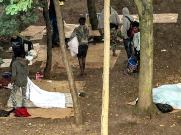 transmigranten asielzoekers Maximiliaanpark migratie vluchtelingen dakloos daklozen slaapplaats