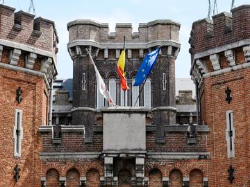 opvangcentrum Klein Kasteeltje Fedasil vluchtelingen asielzoekers migranten transmigranten Negende Linielaan 27