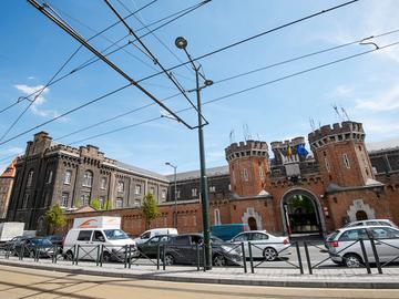 opvangcentrum Klein Kasteeltje Fedasil vluchtelingen asielzoekers migranten transmigranten Negende Linielaan 27 autoverkeer kleine ring